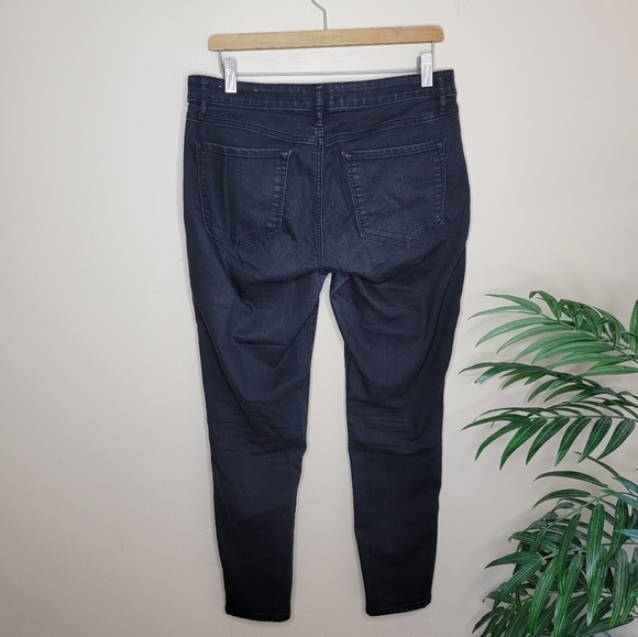 Loft | Curvy Skinny Jeans in Faded Washed Black - Picture 2 of 5
